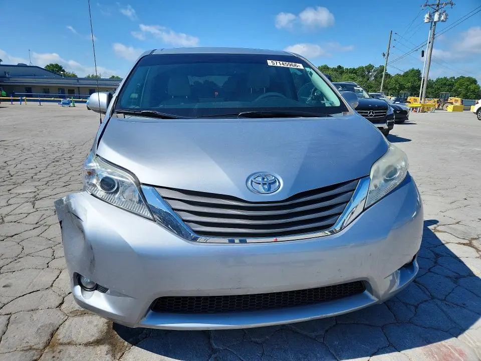 2014 TOYOTA SIENNA XLE 8-PASSENGER  