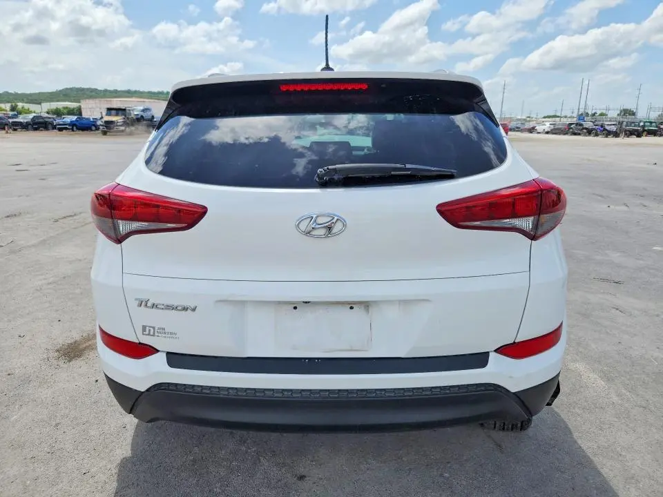 2016 HYUNDAI TUCSON SE  