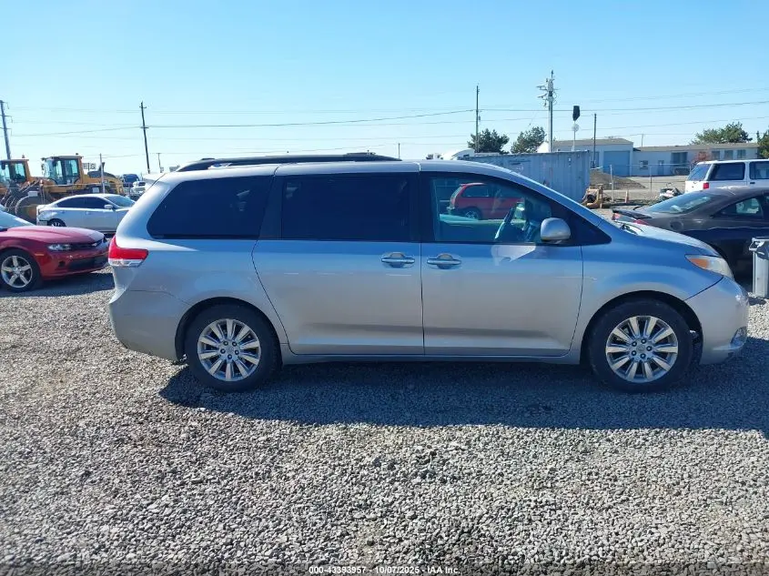 2011 TOYOTA SIENNA LIMITED