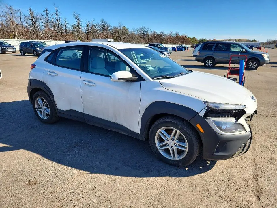 2023 HYUNDAI KONA SE  