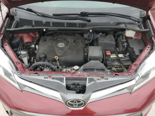 2019 TOYOTA SIENNA XLE  