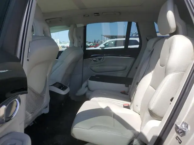 2017 VOLVO XC90 T6  