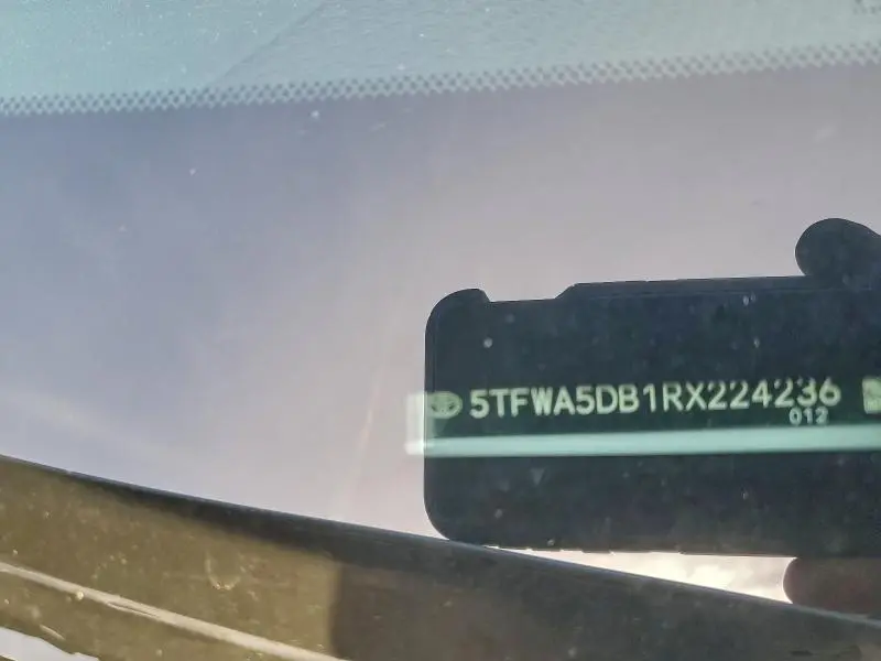 2024 TOYOTA TUNDRA CREWMAX LIMITED  