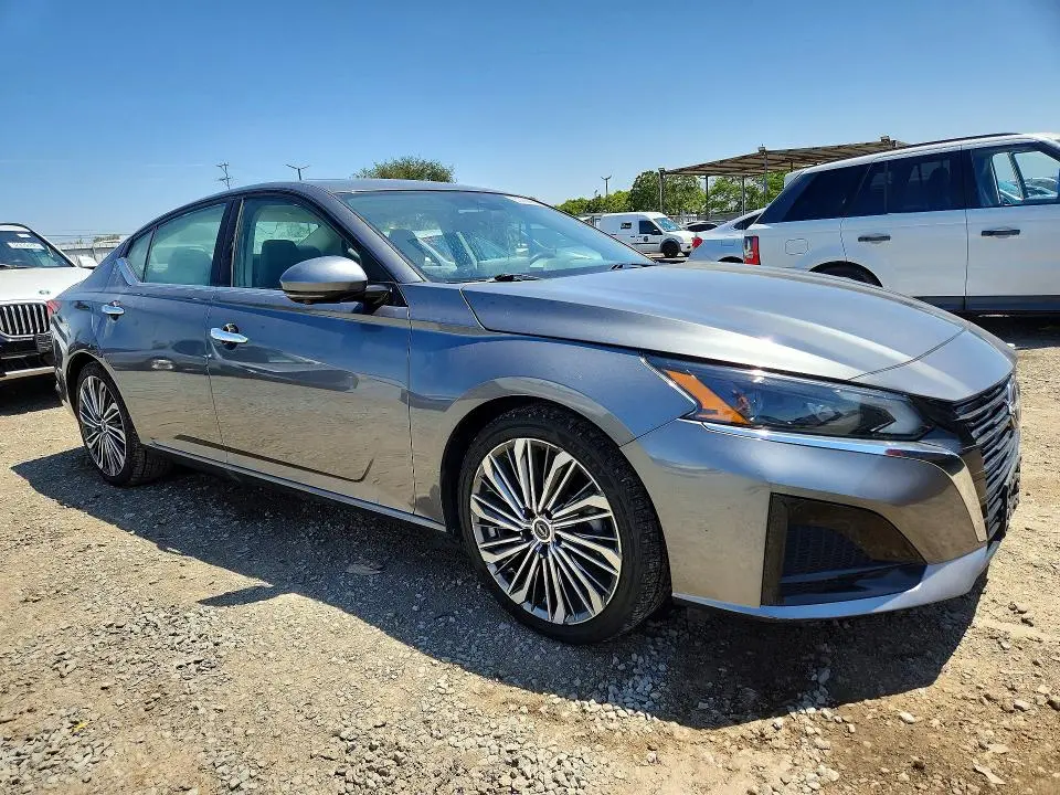 2023 NISSAN ALTIMA SL  