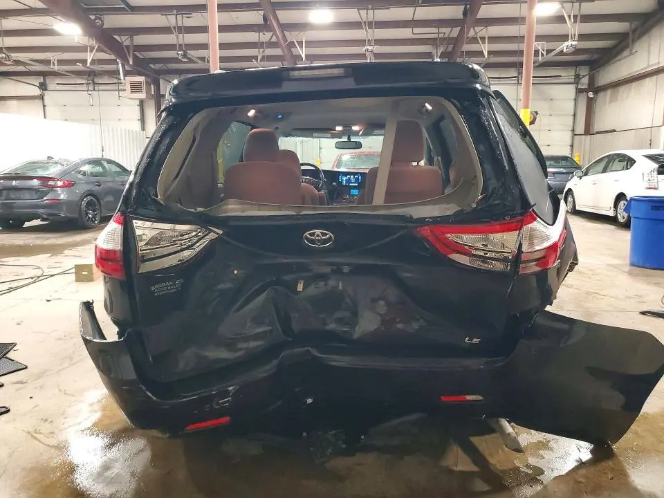2015 TOYOTA SIENNA LE  