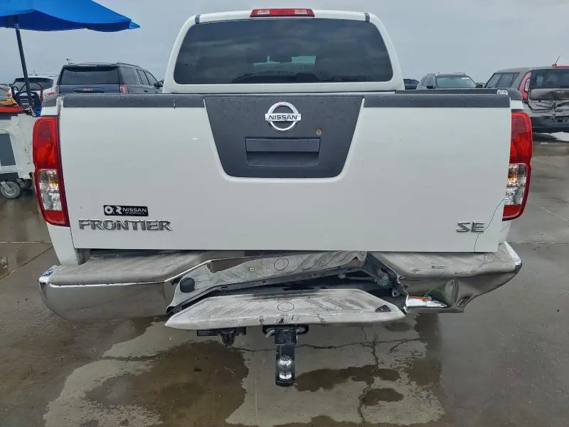 2010 NISSAN FRONTIER CREW CAB SE  
