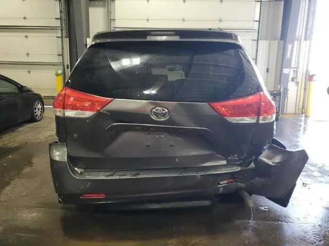 2011 TOYOTA SIENNA LE  