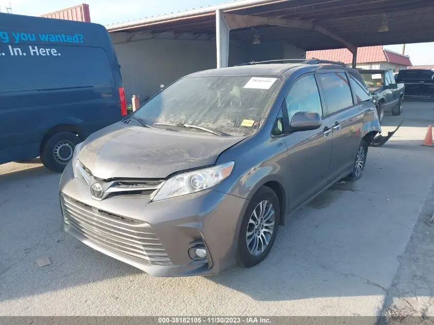 2018 TOYOTA SIENNA XLE PREMIUM 8 PASSENGER