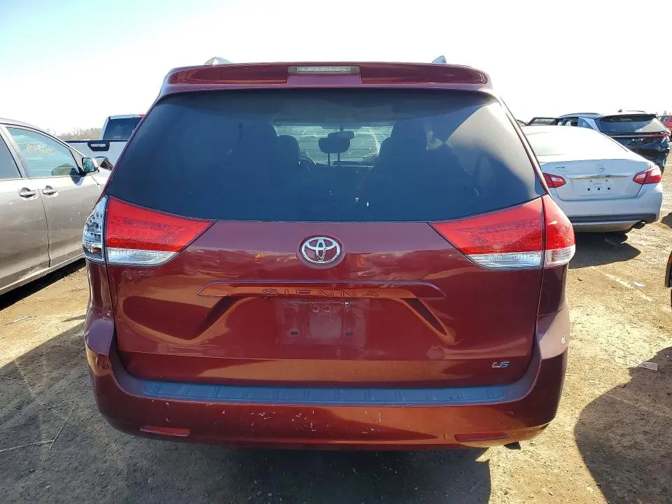 2012 TOYOTA SIENNA LE 8-PASSENGER  