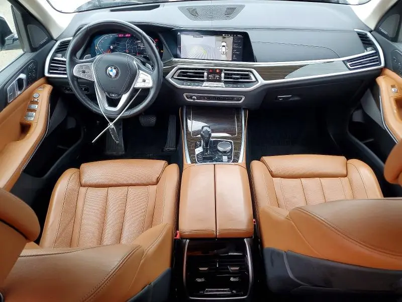 2021 BMW X7   