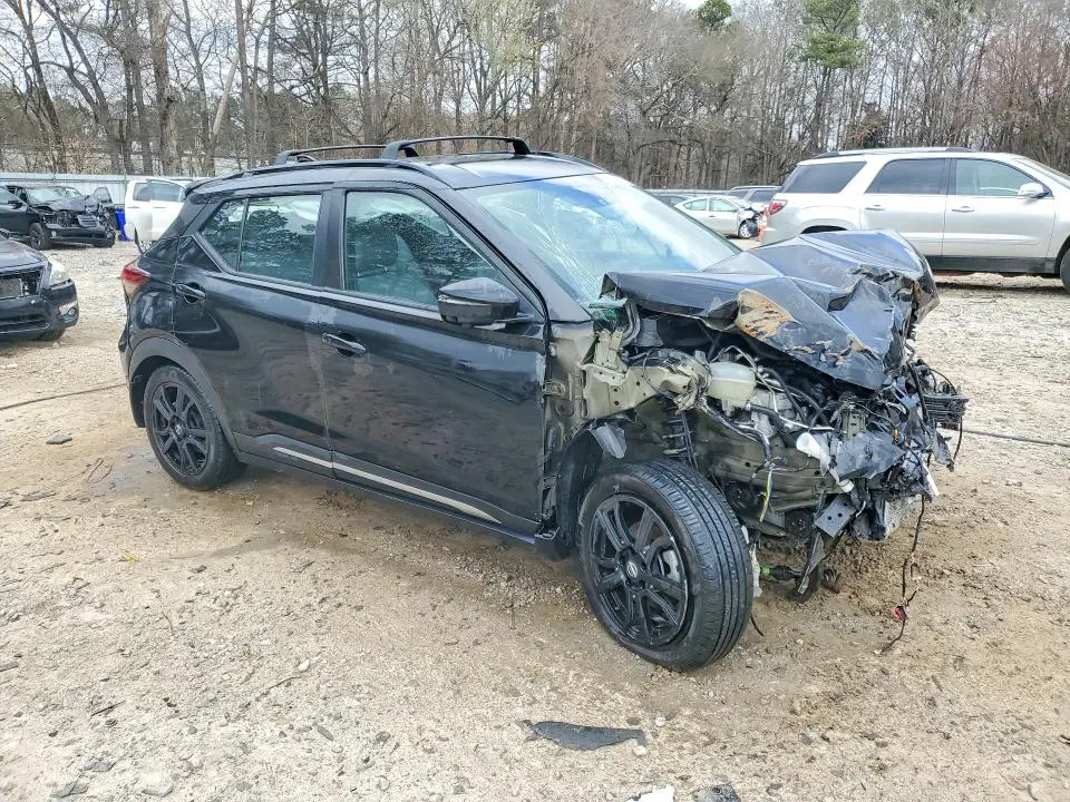2021 NISSAN KICKS SR  