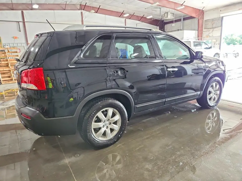 2013 KIA SORENTO LX  
