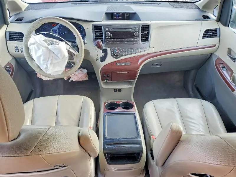 2013 TOYOTA SIENNA XLE  