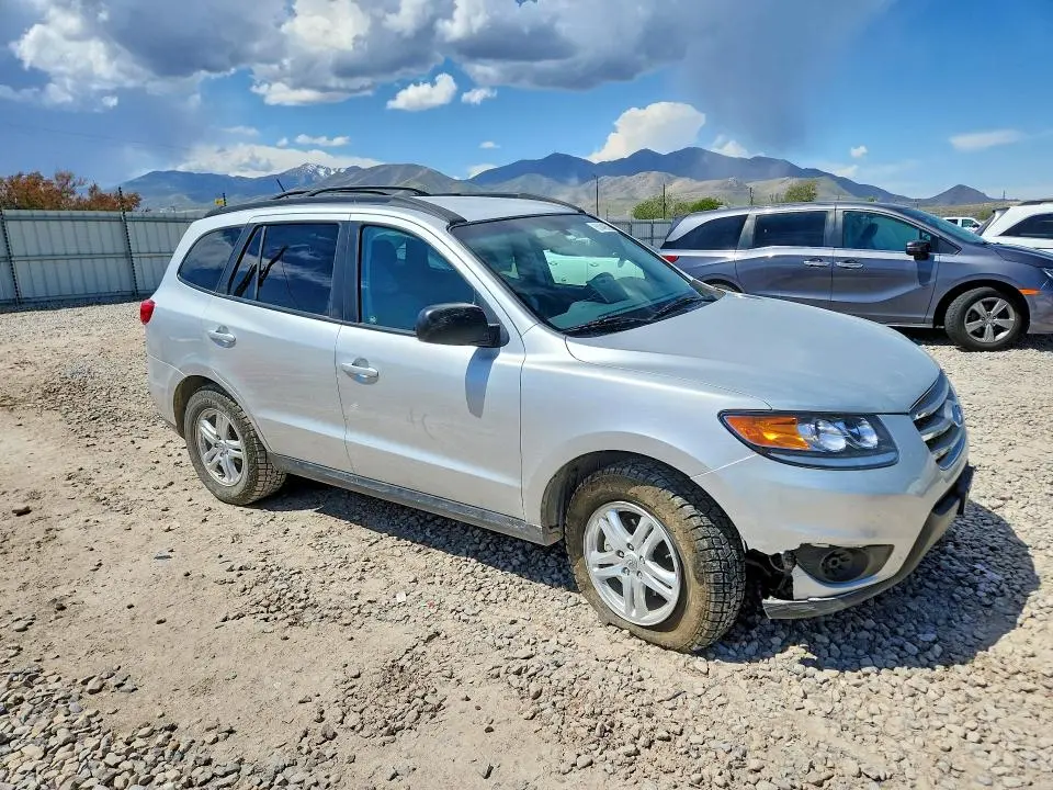 2012 HYUNDAI SANTA FE GLS  