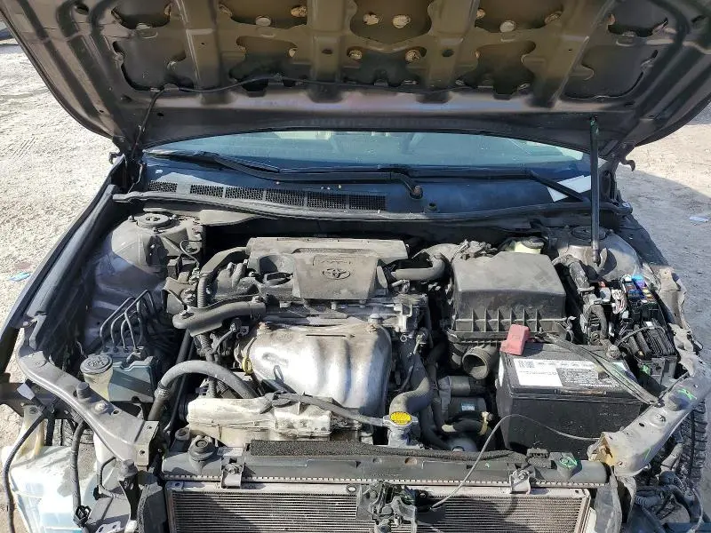 2015 TOYOTA CAMRY SE  