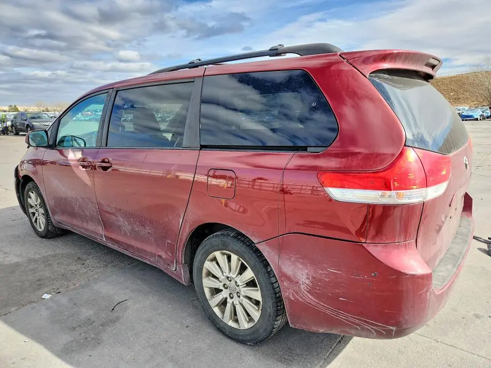 2011 TOYOTA SIENNA LE  