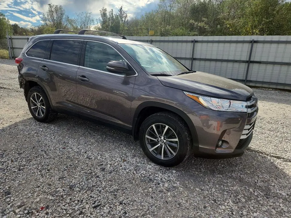 2019 TOYOTA HIGHLANDER XLE  