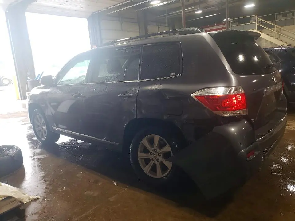 2012 TOYOTA HIGHLANDER SE  