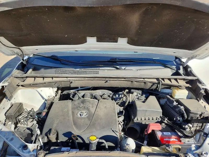 2017 TOYOTA HIGHLANDER SE  