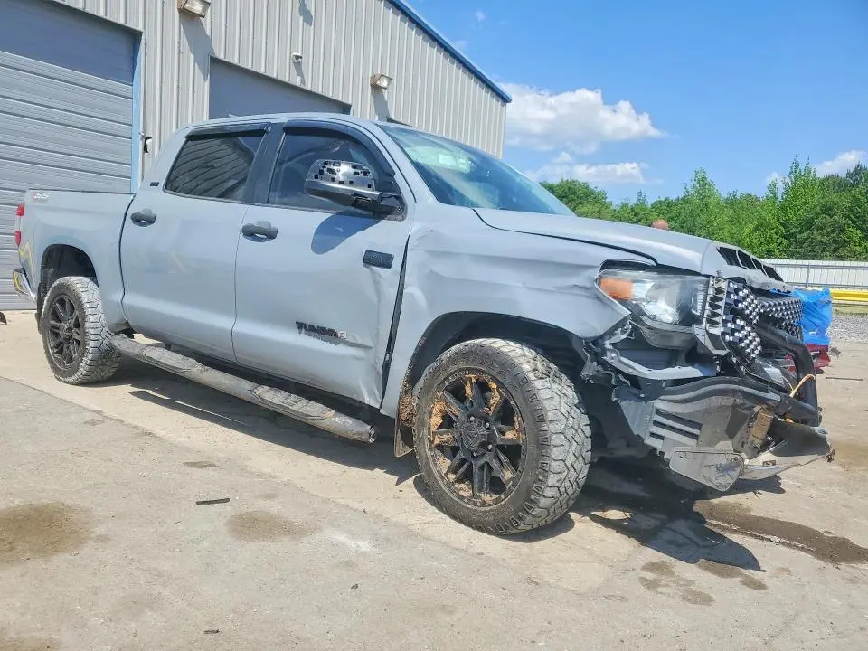 2020 TOYOTA TUNDRA CREWMAX SR5  