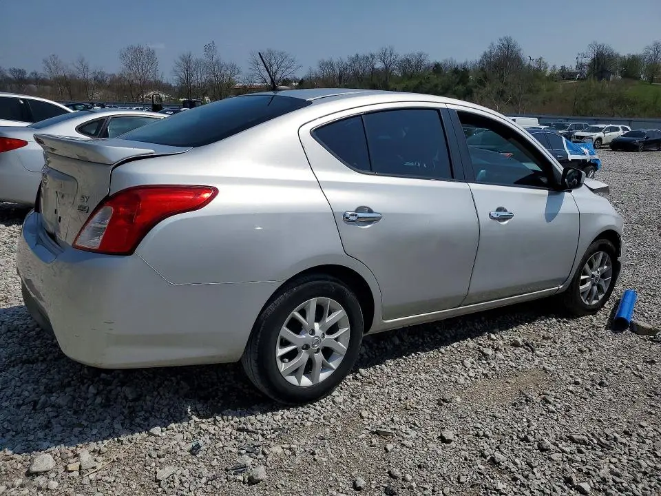 2019 NISSAN VERSA SV  