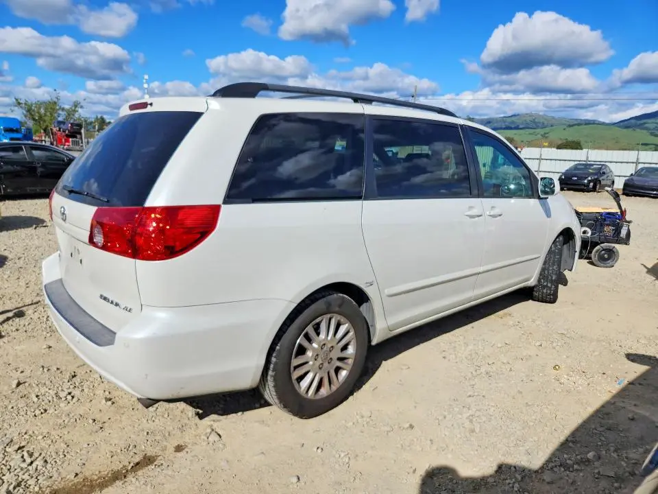 2010 TOYOTA SIENNA XLE  
