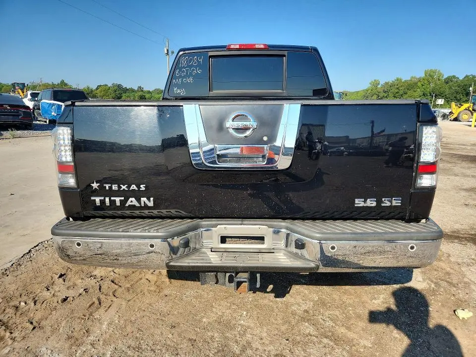 2010 NISSAN TITAN SE  