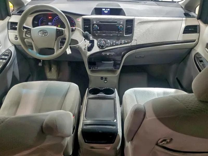 2014 TOYOTA SIENNA LE  