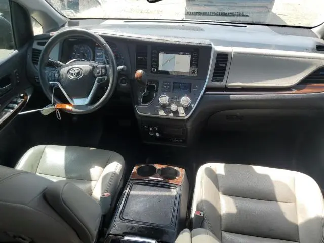 2020 TOYOTA SIENNA XLE  