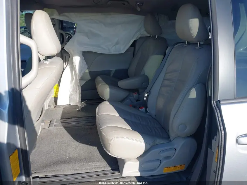 2013 TOYOTA SIENNA LE V6 8 PASSENGER