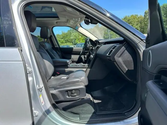 2017 LAND ROVER DISCOVERY SE  