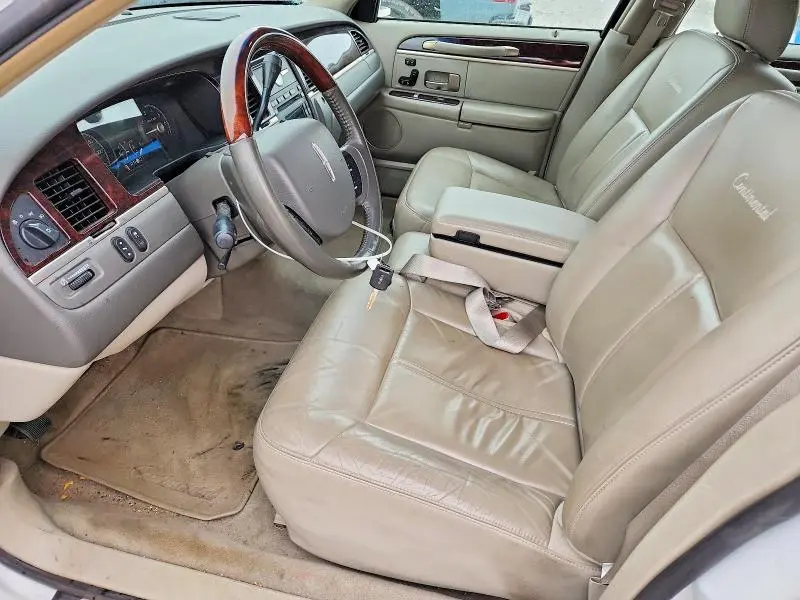2010 LINCOLN TOWN CAR SIGNATURE LIMITED  