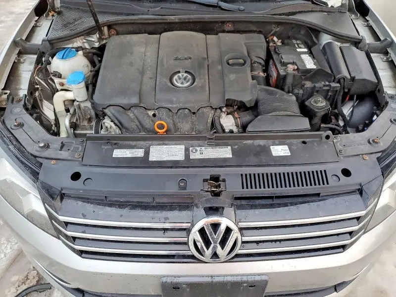 2013 VOLKSWAGEN PASSAT SE  