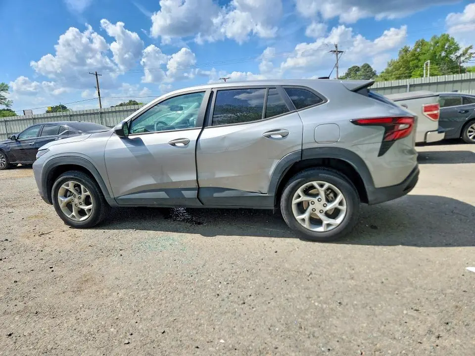 2024 CHEVROLET TRAX LS  
