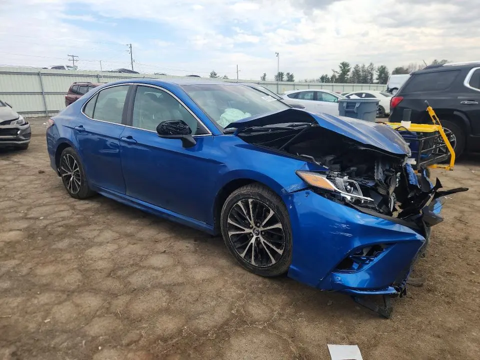 2019 TOYOTA CAMRY SE  