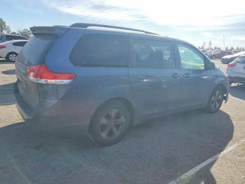 2013 TOYOTA SIENNA LE  