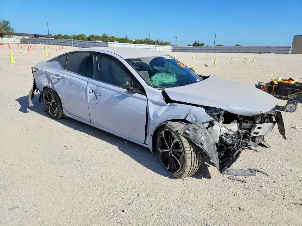 2024 NISSAN ALTIMA SR  