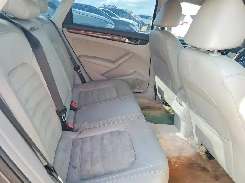 2012 VOLKSWAGEN PASSAT   
