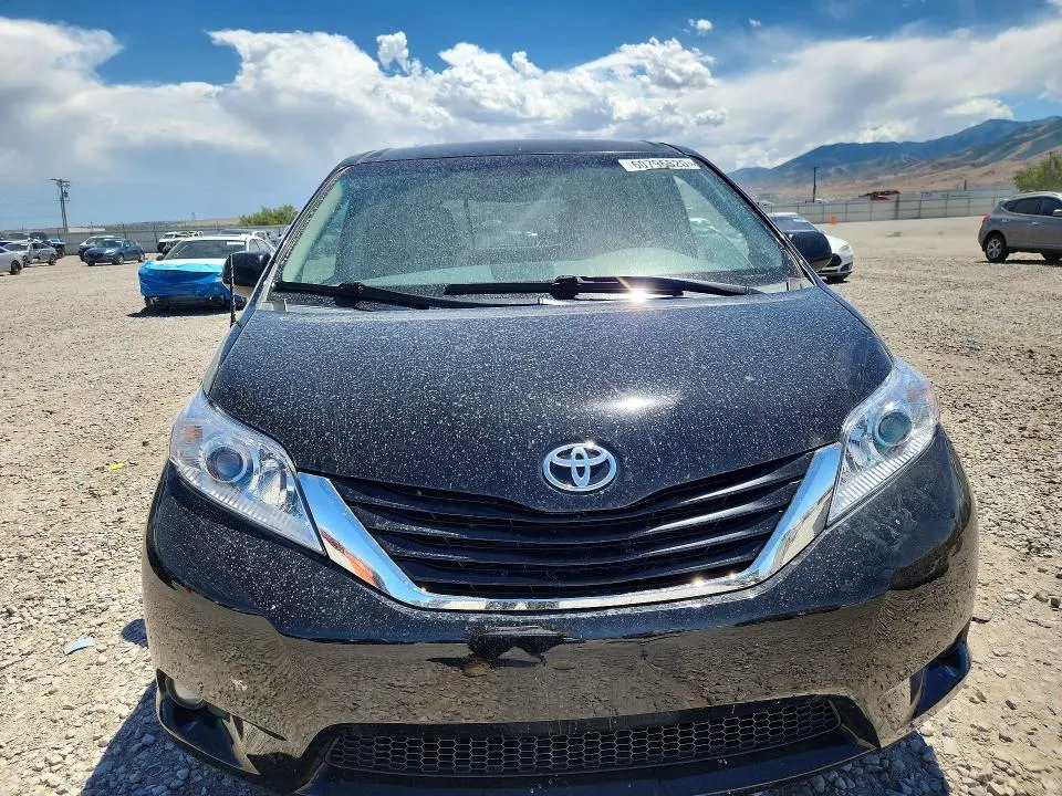 2012 TOYOTA SIENNA LE  