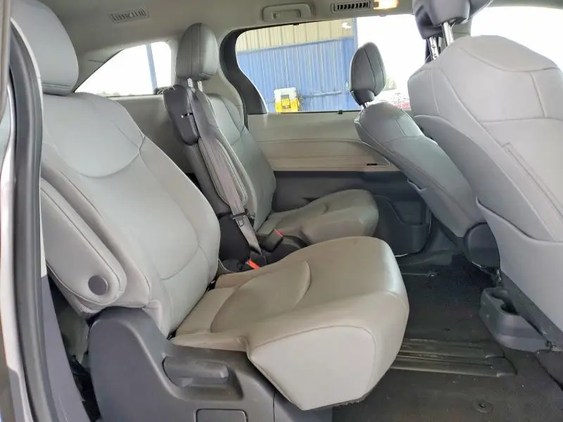 2024 TOYOTA SIENNA XLE 8-PASSENGER  