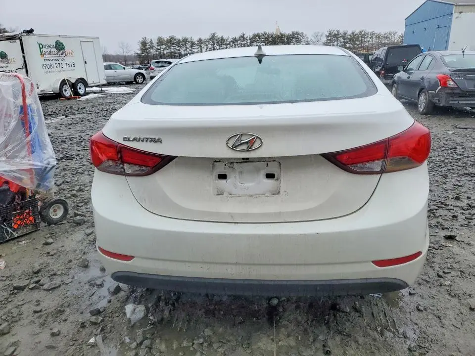 2014 HYUNDAI ELANTRA SE  