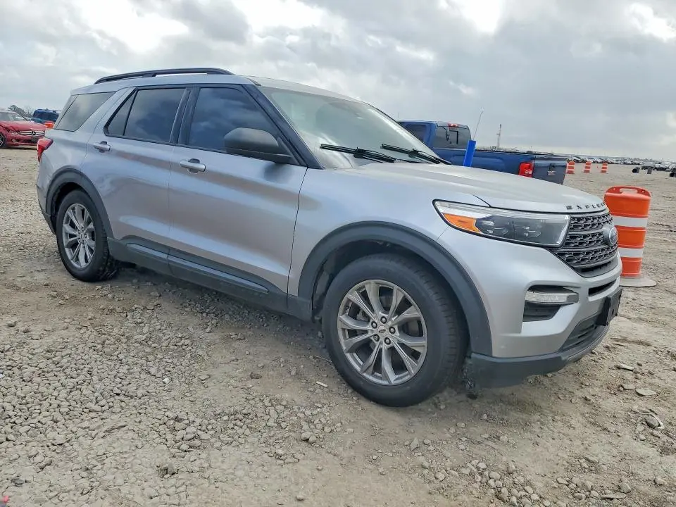 2021 FORD EXPLORER XLT  