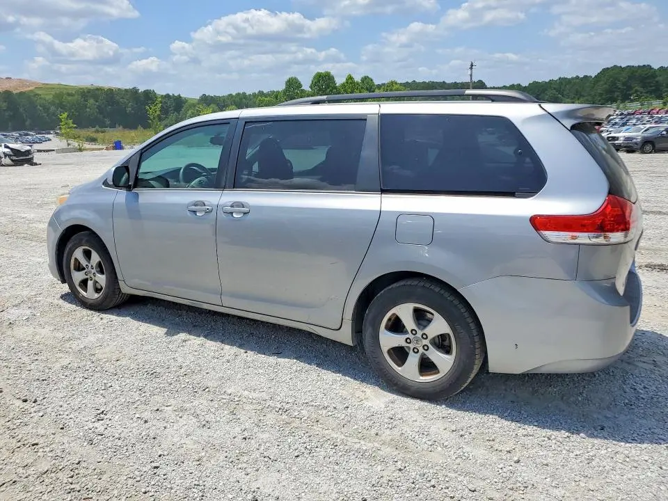 2012 TOYOTA SIENNA LE  