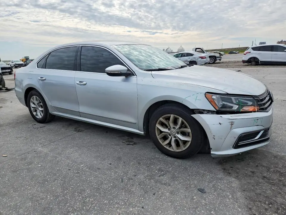2017 VOLKSWAGEN PASSAT S  