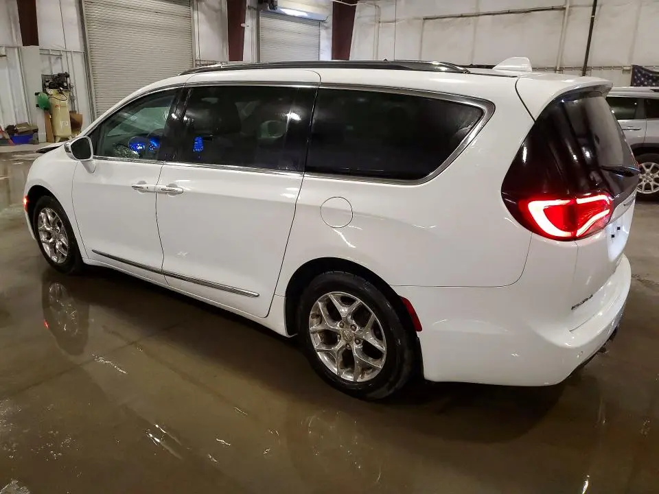2017 CHRYSLER PACIFICA LIMITED  