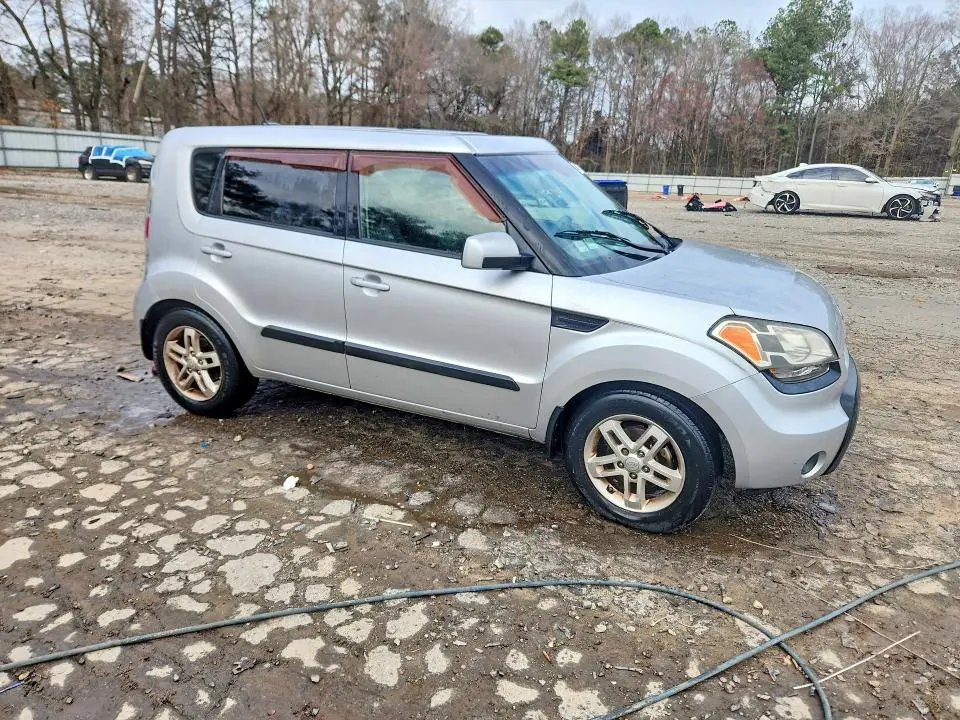 2011 KIA SOUL +  