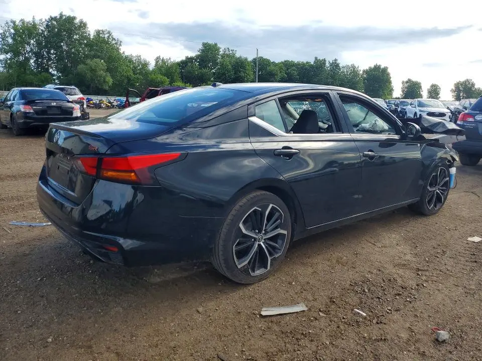 2024 NISSAN ALTIMA SR  