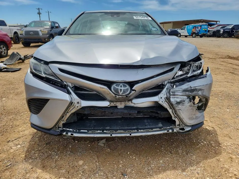 2019 TOYOTA CAMRY SE  