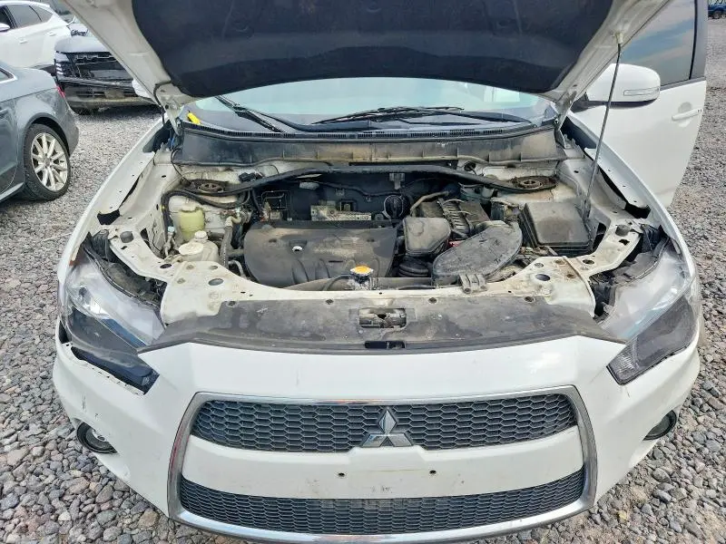 2011 MITSUBISHI OUTLANDER SE  