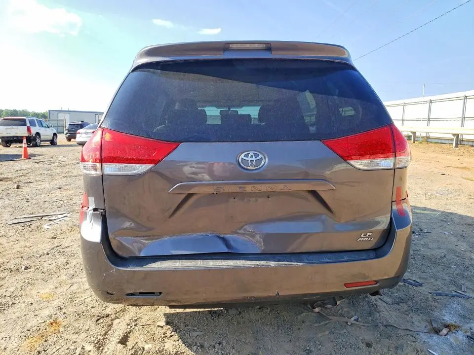 2013 TOYOTA SIENNA LE 7-PASSENGER  